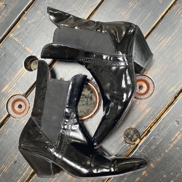 Versace Patent Leather Ankle Boots with Western Flair - A Wardrobe Must-Have! - Picture 17 of 17